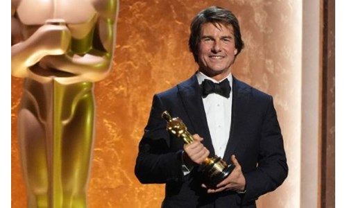 TOM CRUISE NİHAYET İLK OSCARINI KAZANDI
